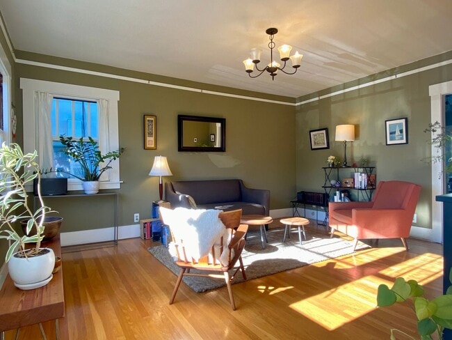 Photo - Updated Bungalow located in Downtown Redwood City & 15 miles from SF International Airport