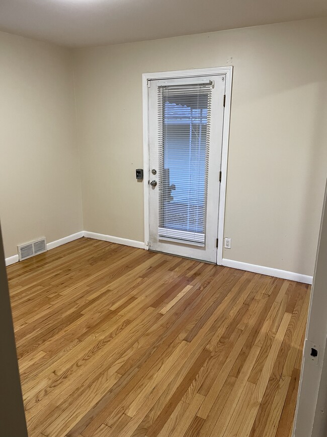 Building Photo - 6217 Beech Daly Rd