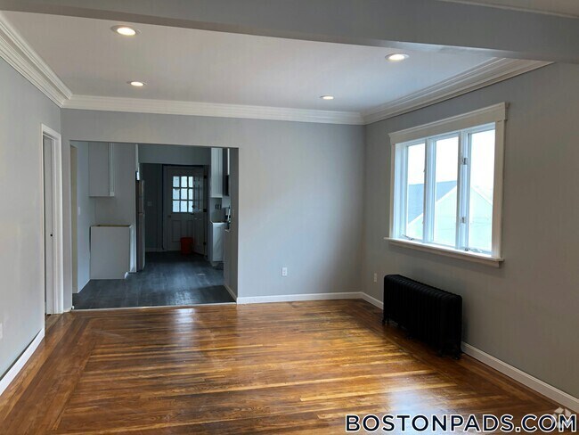 Building Photo - 45 Waverly St Rental