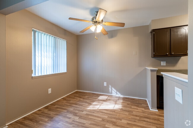 2BR, 1BA - 870SF, Dining Room
