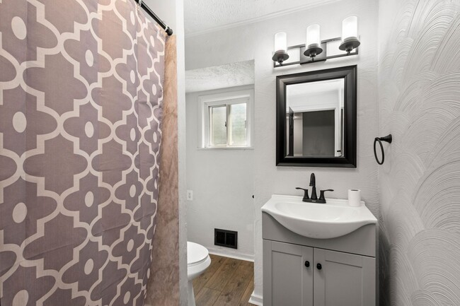 Photo - Gorgeous 3 Bedroom in Troy Hill available June 1!