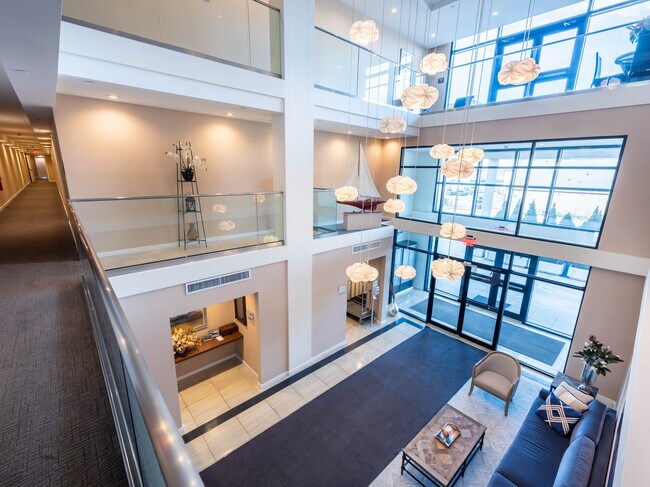 433 Main St Unit 206