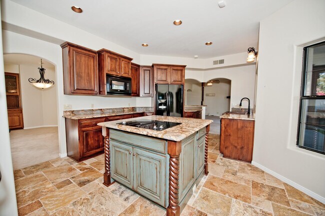 Photo - 2322 S Rogers Cir