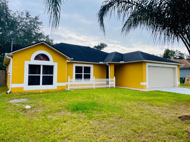 BIG 3/2 HOUSE IN DELTONA, GREAT BACKYARD - BIG 3/2 HOUSE IN DELTONA, GREAT BACKYARD