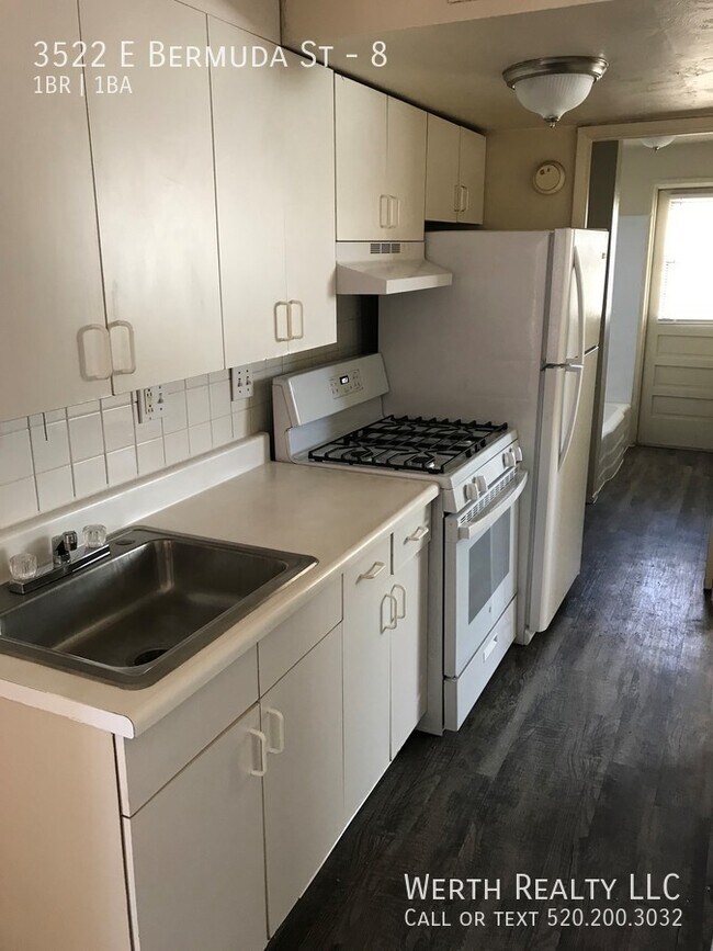 Photo - Quaint 1 Bed/ 1 Bath With Private yard! Qu... Unit 8