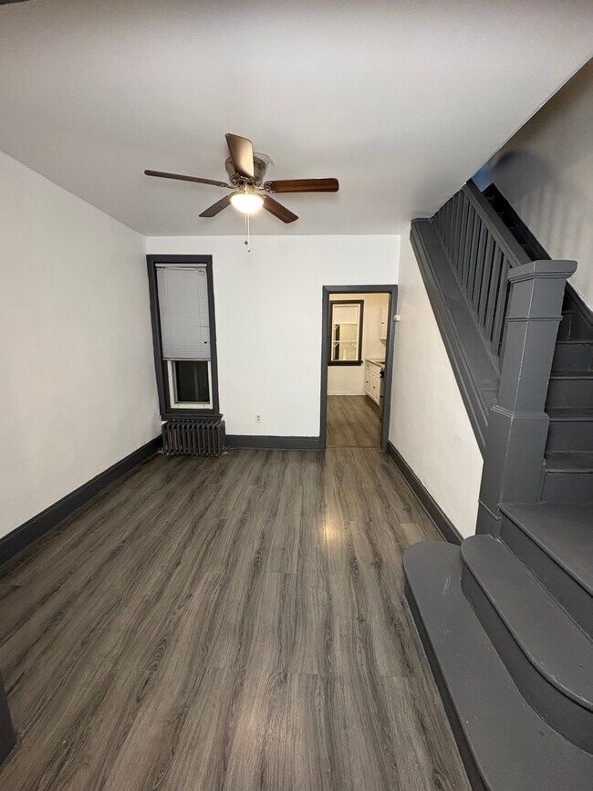 Photo - 3656 Jasper St