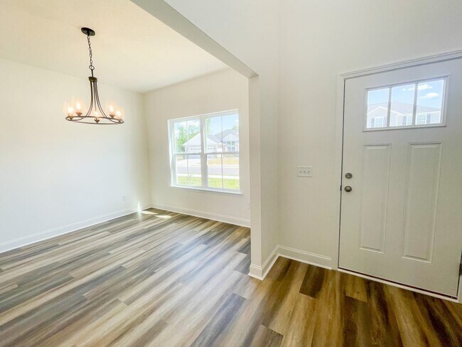 Photo - 549 Meloney Dr