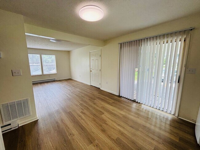Photo - 345 Wakeman Ct NE