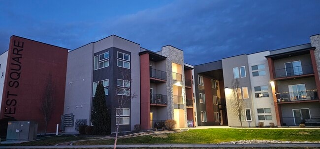 Building Photo - 875 S Depot St Unit 139A