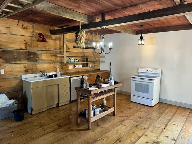 Building Photo - 106 Wheelock Ave