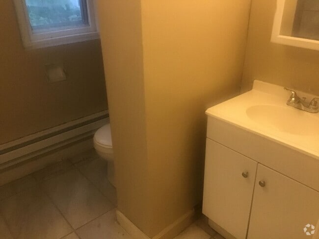 Building Photo - 1435 W Arthur Ave Unit Lower Rental