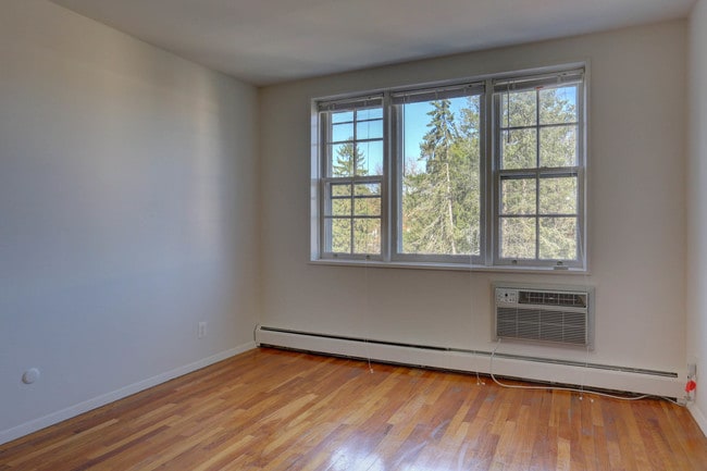 Spacious Bedroom!