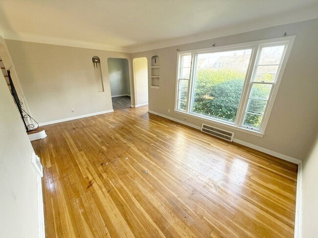 3 BED 1 BATH BEAUTIFUL SINGLE FAMILY HOME - 3 BED 1 BATH BEAUTIFUL SINGLE FAMILY HOME