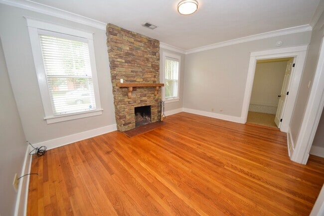 Photo - DARLING charmer with 3 beds and 2 baths near the U of M.