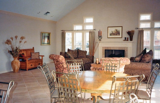 Photo - Tuttle's Grove Apartments