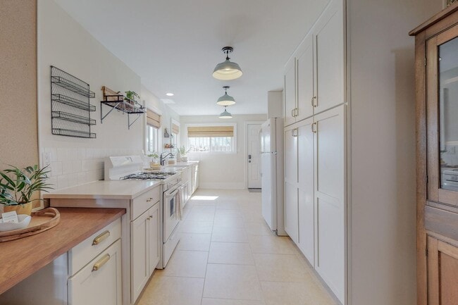 Photo - 1610 Las Lomas Rd NE