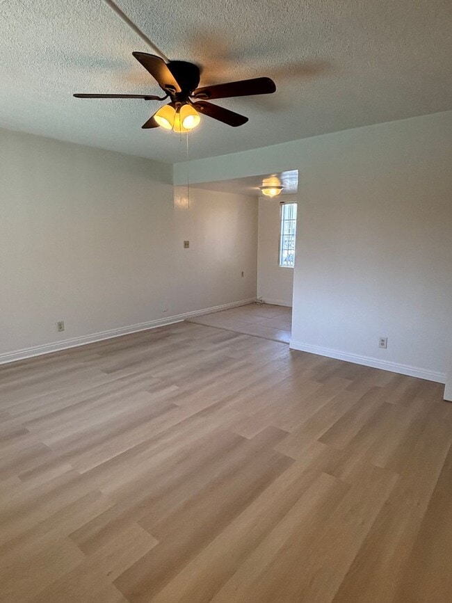 Photo - Charming 1-Bedroom in Los Angeles with Pool – Available Now! Unidad B