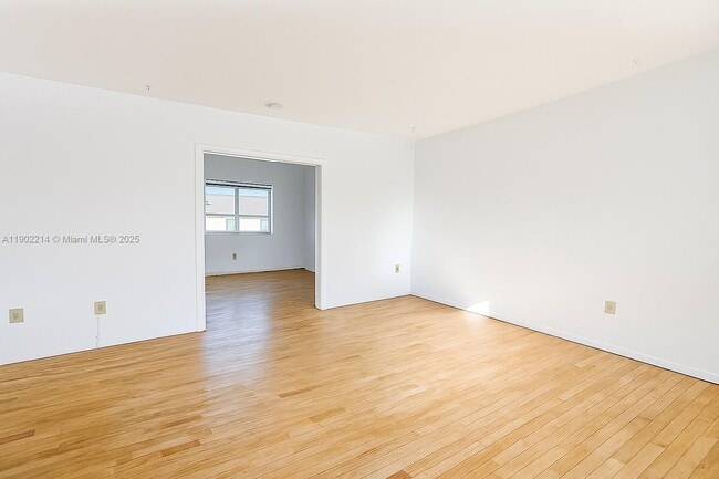 Photo - 212 Phoenetia Ave Unidad 9