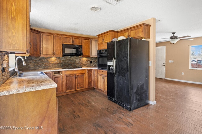 Photo - 697 Castaways St NE