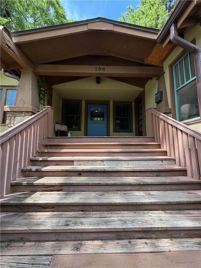 Photo - 104 Boles St