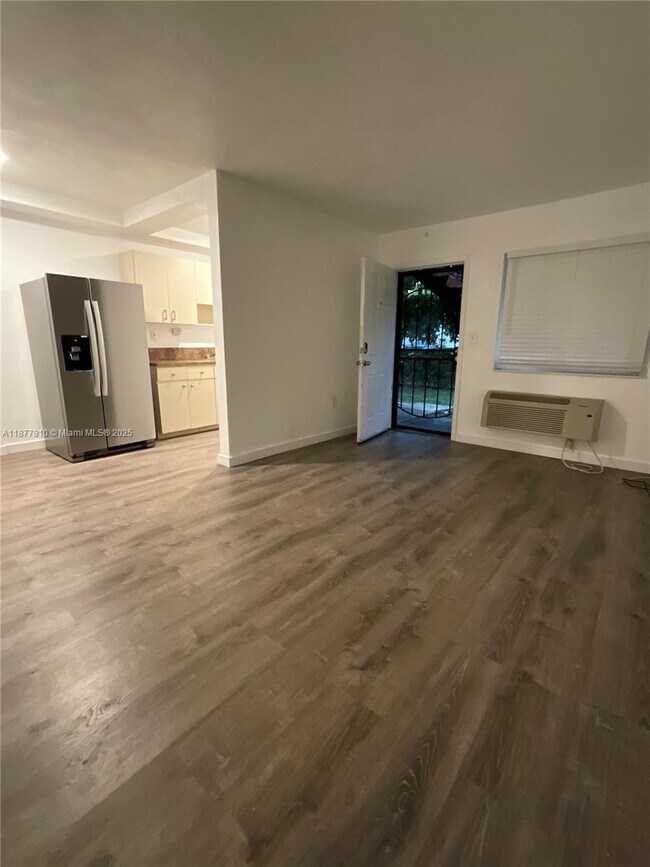 Photo - 3333 NW 5th Ave Unidad 0