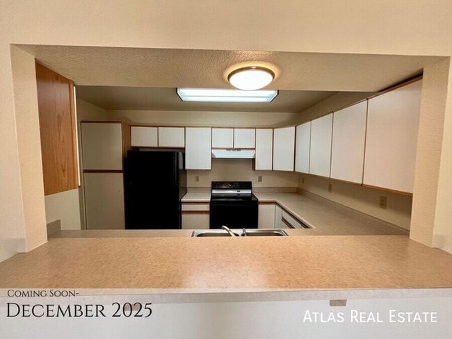 Building Photo - 2357 Shawnee Dr