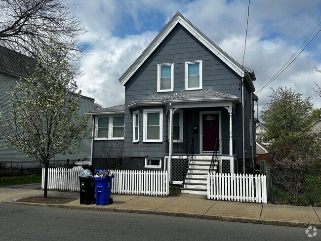 Building Photo - 572 Lynn St Rental