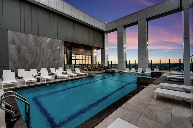 Photo - 807 Crawford St