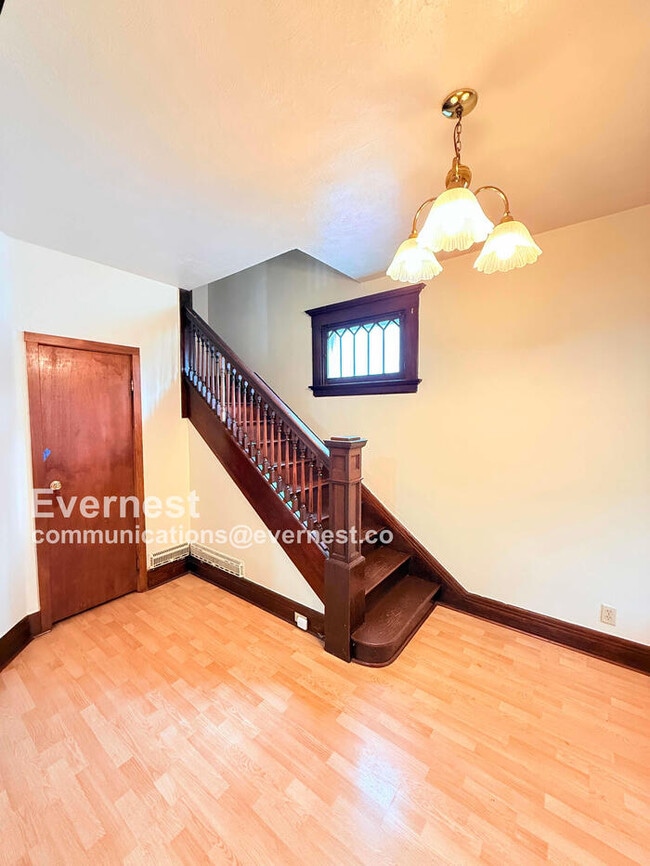 Photo - 1031 N Michigan St