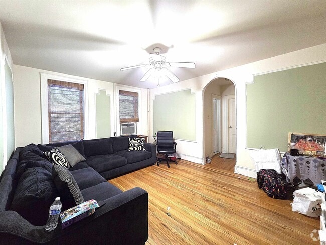 Building Photo - 901 Grand Ave Unit 2B Rental