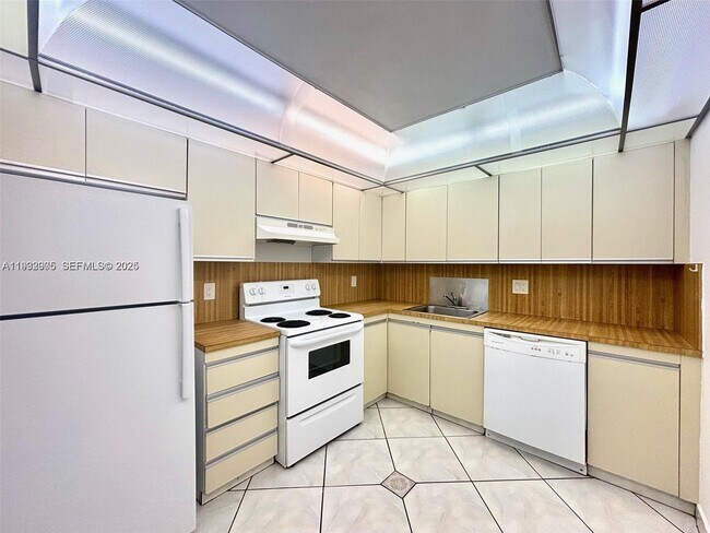 Photo - 2500 Parkview Dr Unit 1208