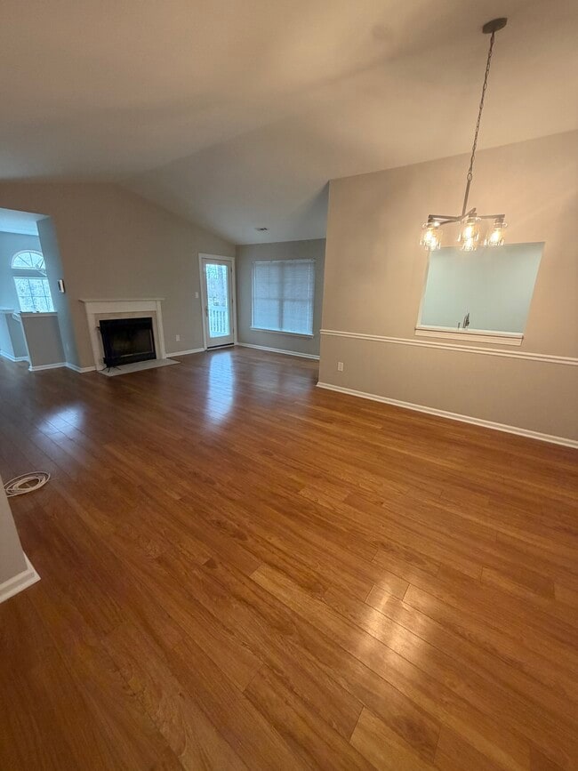 vaulted ceiling living space - 514 Cedar Hollow Dr Unit Allegretto