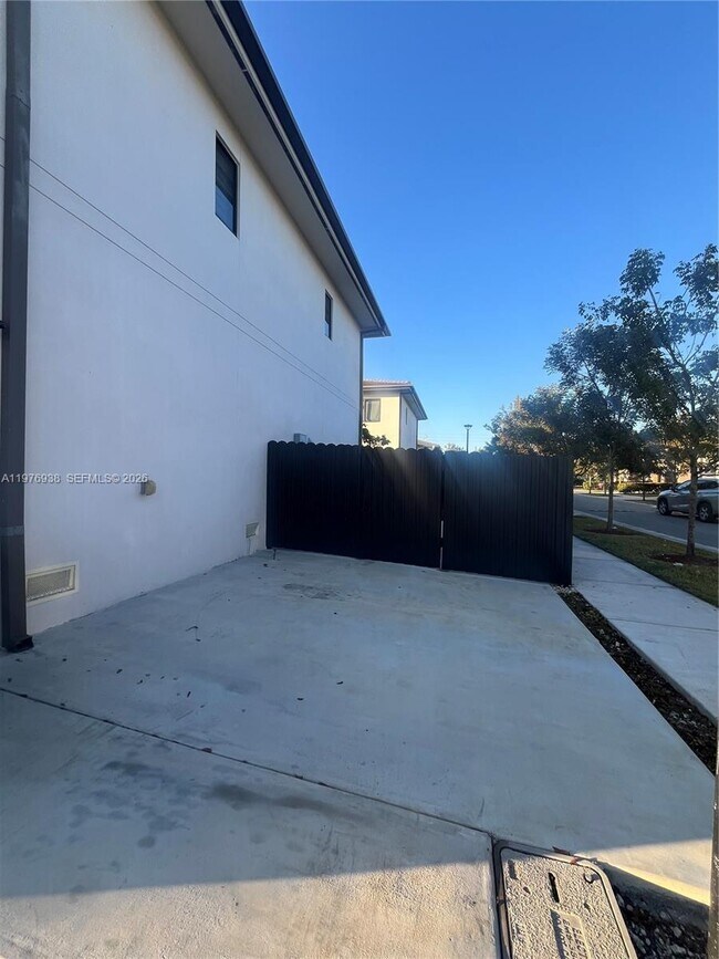 Photo - 1152 NW 2nd Ln