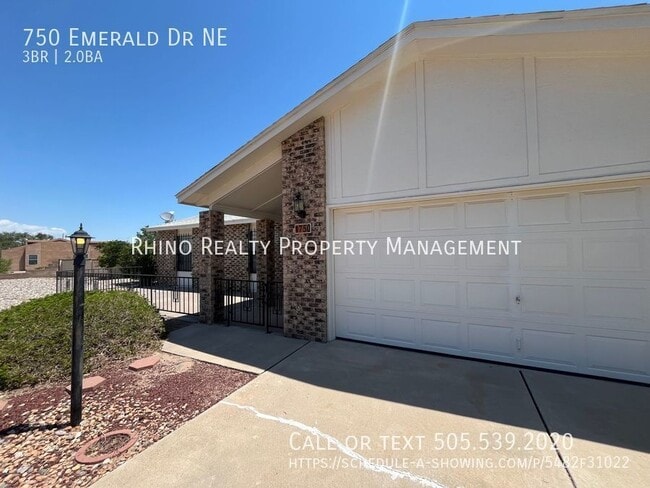 Photo - 750 Emerald Dr NE