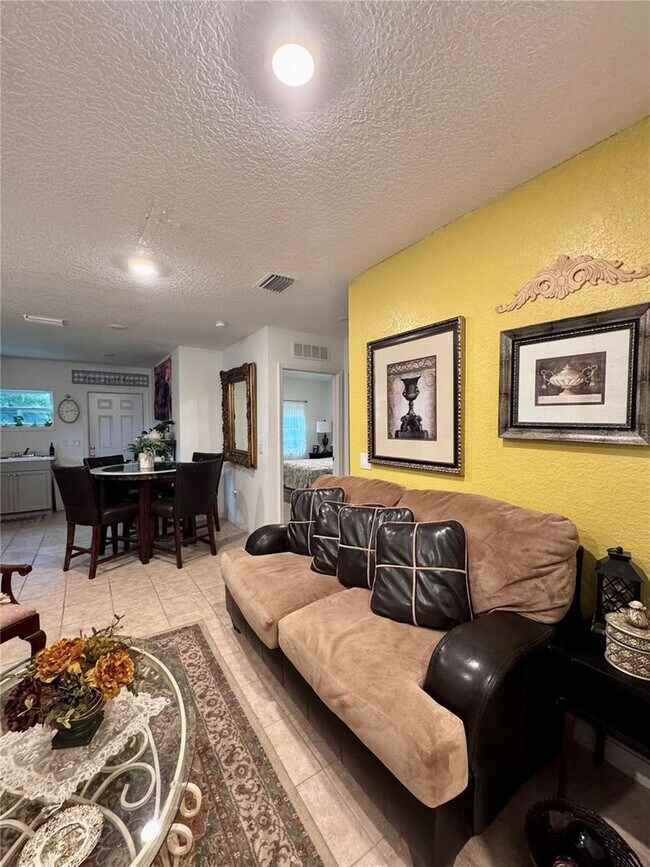 Photo - 2 Bed 1 Bath  APARTMENT IN DOWNTOWN KISSIMMEE !!