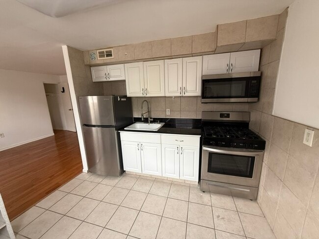 Photo - 4134 Longshore Ave