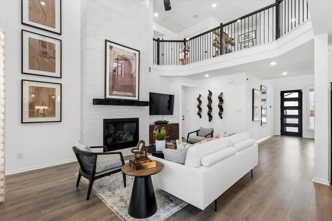 Photo - 212 Barton Oak Trl