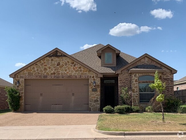 Building Photo - 3 Bedroom Single Family Home