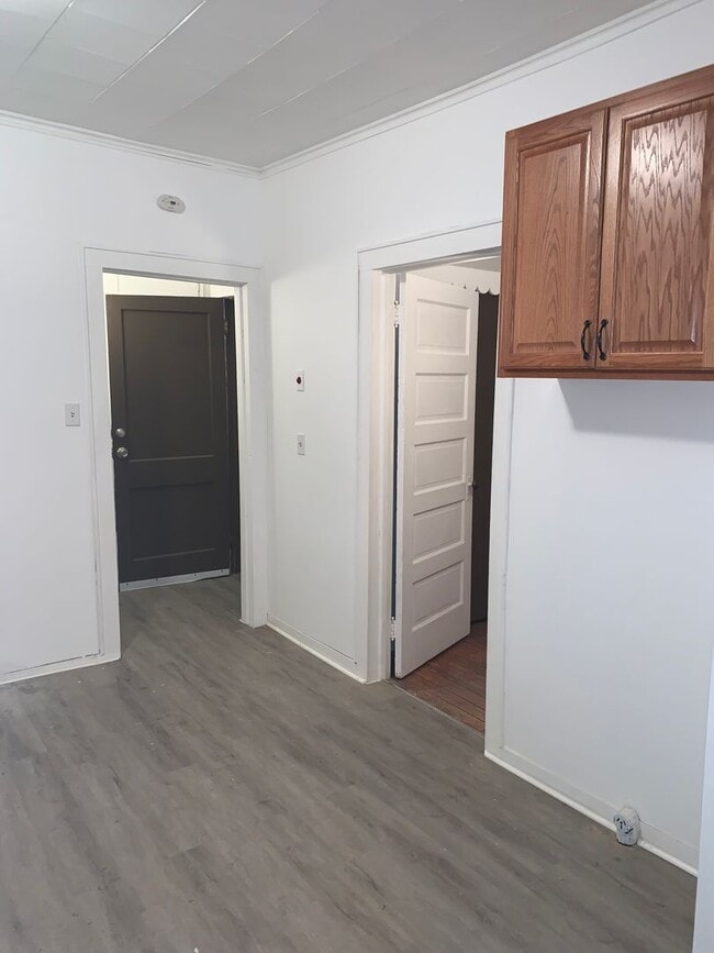 Building Photo - 39 N Pawling St Unit 39 PAWLING ST. HAGAMAN (UPSTAIRS)