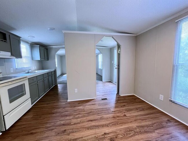 Photo - 193 Sunshine Dr
