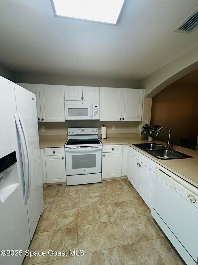 Photo - 890 Luminary Cir