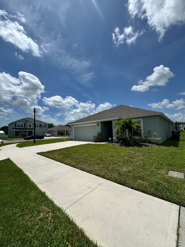 Photo - Beautiful 4-Bed, 2-Bath Home in a Prime Location!