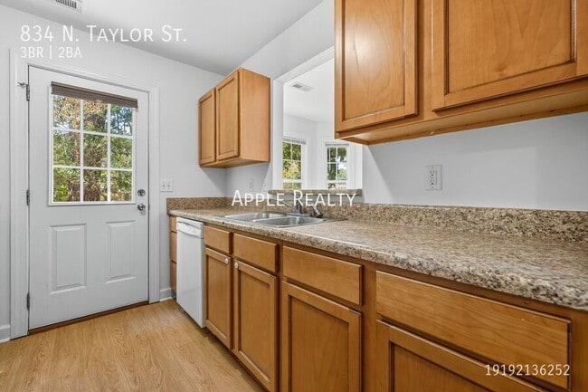 Photo - 834 N Taylor St