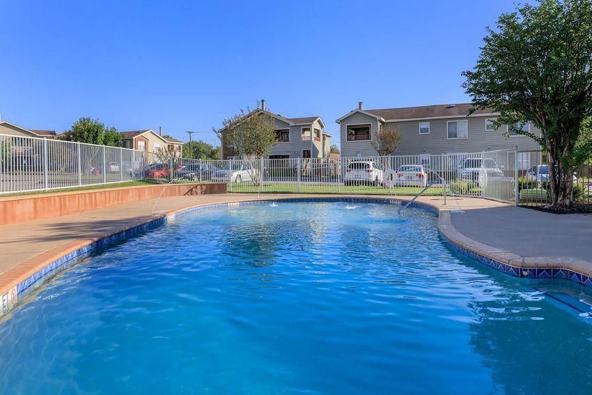 Photo - 2100 Willowbend Dr Unit B1