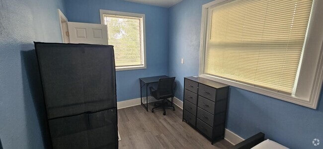 Building Photo - 1255 Hart St Rental