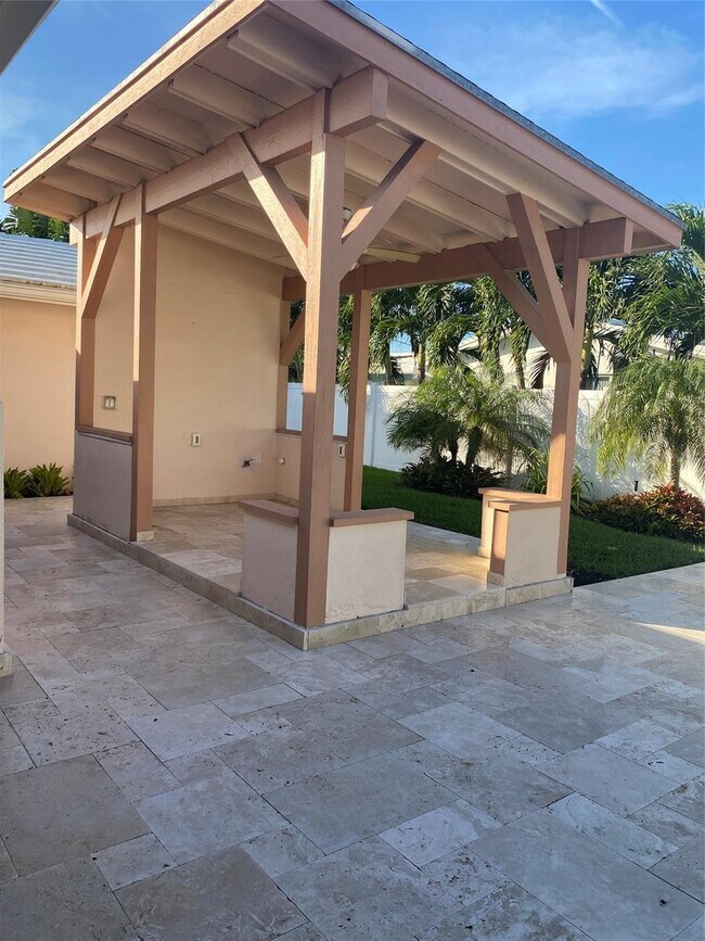 Photo - 2143 NE 65th St