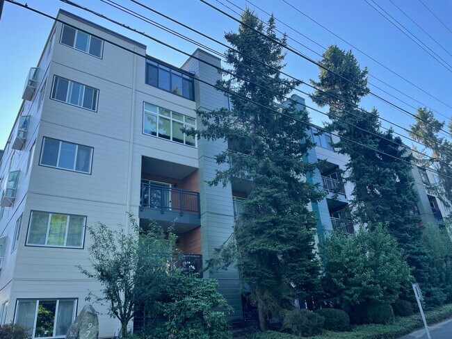 Photo - $500 off 1st months rent!!  Bright and Modern Northgate Condo!