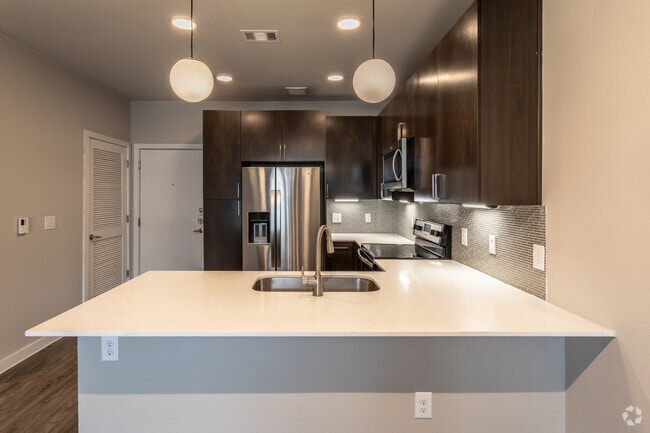 1HAB, 1BA - 645 ft² - Tradehouse at Bulverde Marketplace