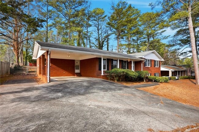 Building Photo - 4165 Williamsburg Dr