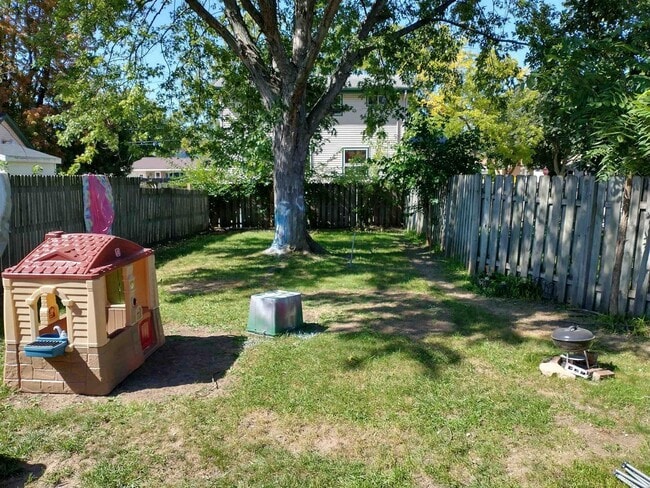 Photo - 210 Deschane Pl